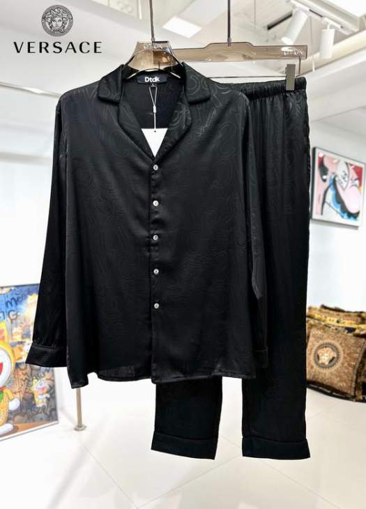 Picture of Versace Sweater Suits _SKUVersaceM-3XL24cn15542783
